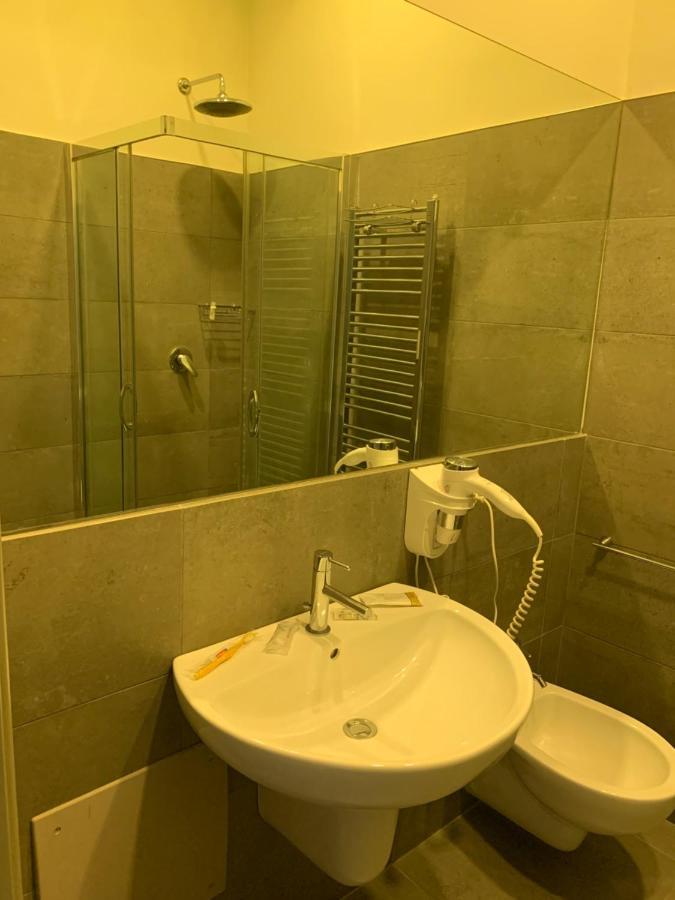 Palazzo 41 Rental Rooms San Pietro Vernotico Exterior foto